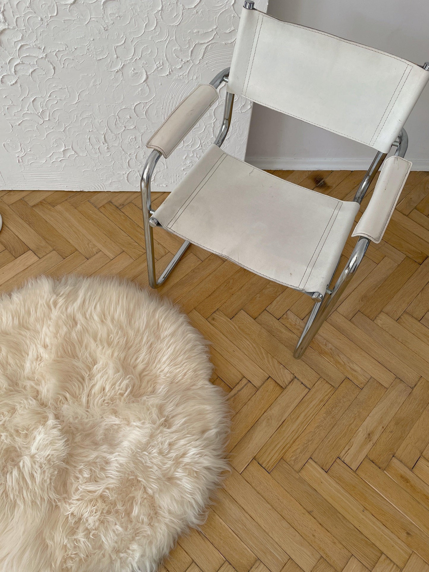 Natural Sheepskin Ivory Carpet Round