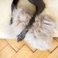 Hundespielzeug aus natürlichem Schaffell - Knochen - Beige