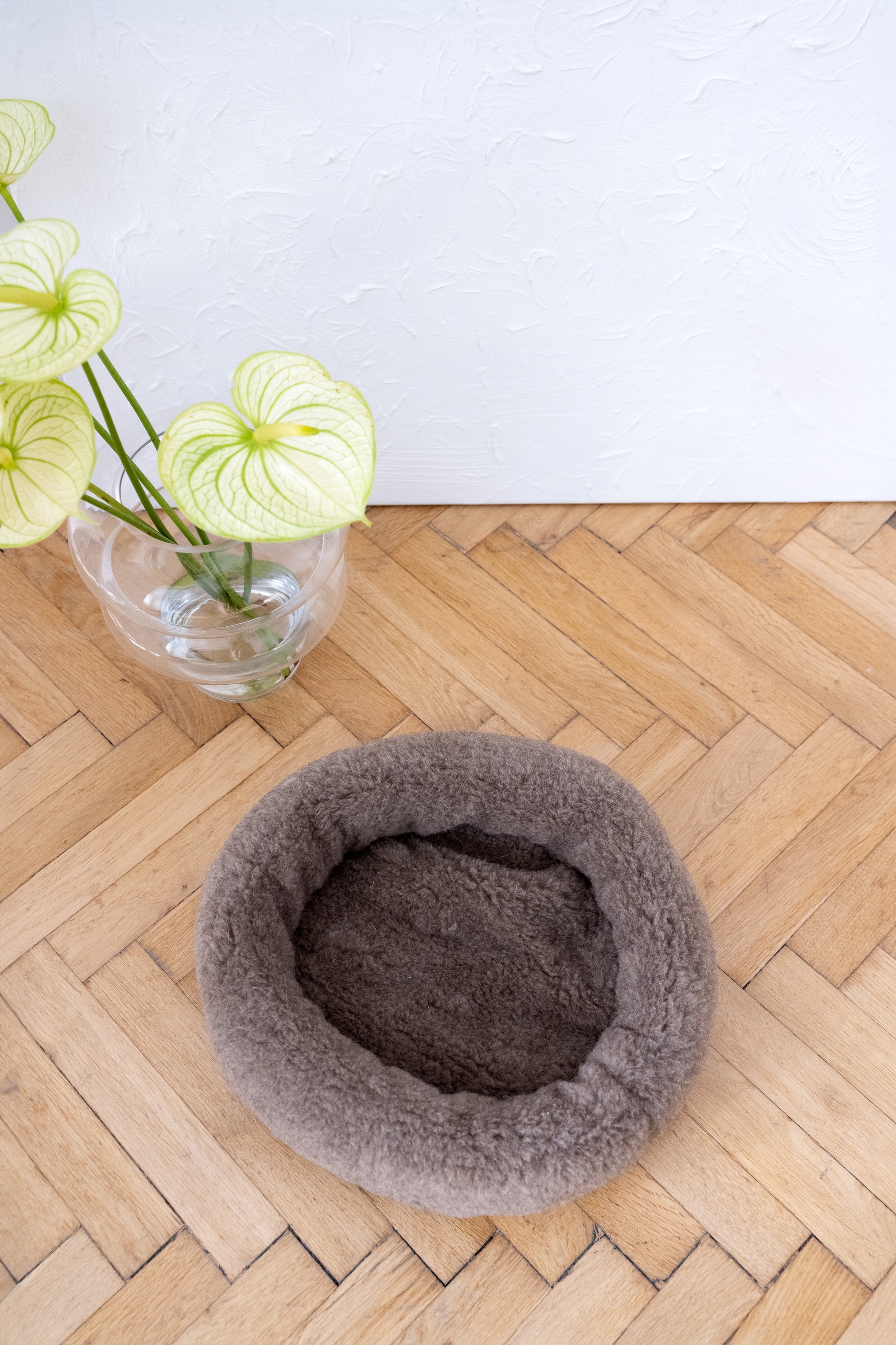 Round Natural Wool Pet Bed Beige