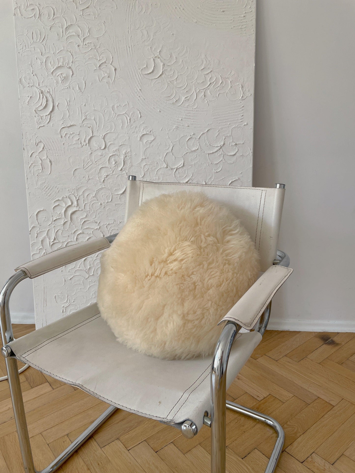 Round Natural Sheepskin White Pillow 